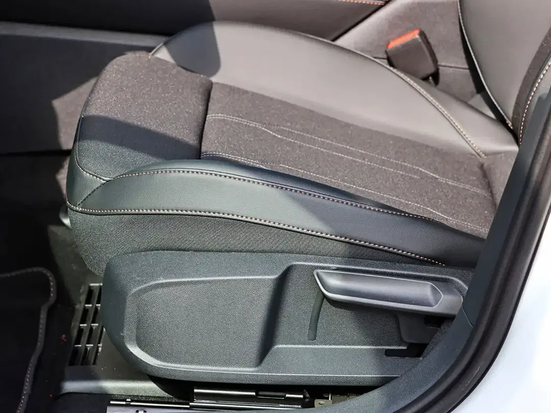 CUPRA Leon 1.5 eTSI DSG Matrix LED Sportstourer - Thumbnail 13