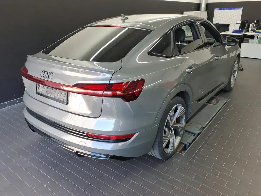 Audi e-tron 55 Sportback S line Black Edition - Thumbnail 5