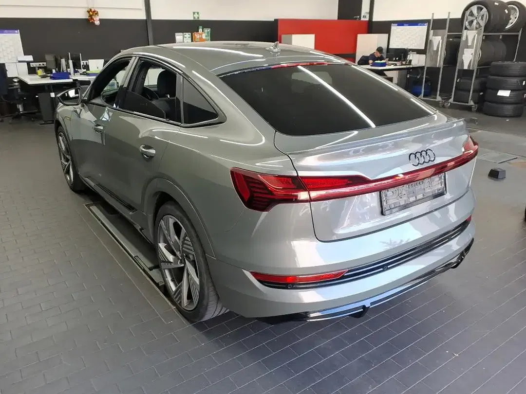 Audi e-tron 55 Sportback S line Black Edition - Thumbnail 6