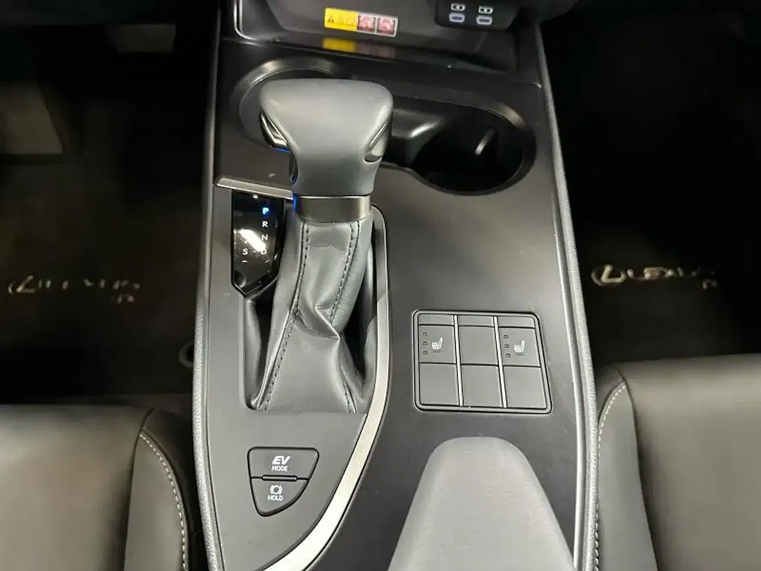 Lexus UX 250h F SPORT Design - Thumbnail 19