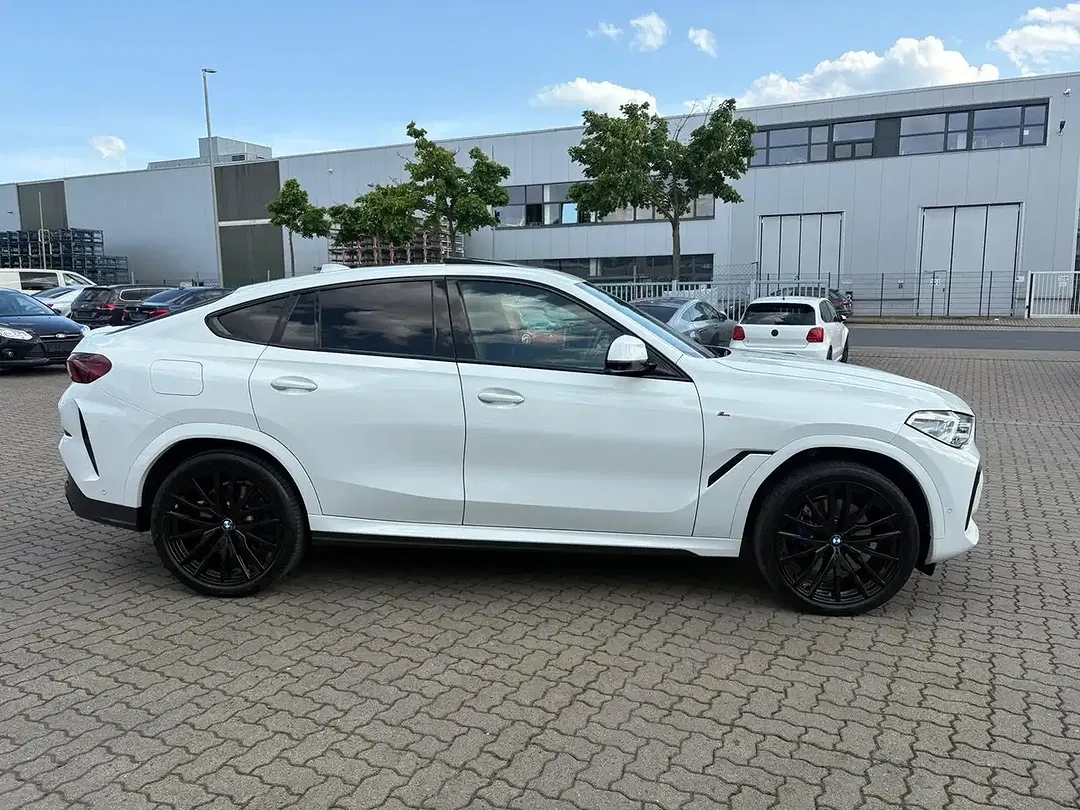 BMW X6 xDrive M - Thumbnail 4