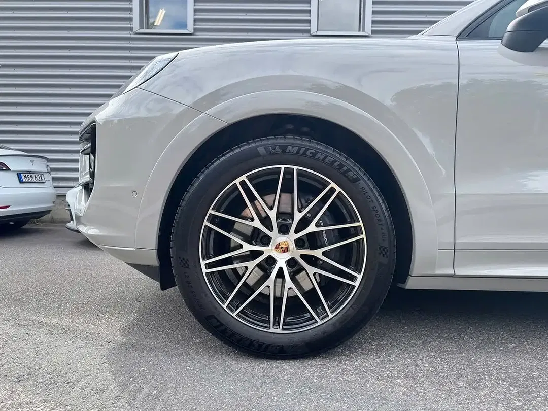 Porsche Cayenne E-Hybrid - Thumbnail 9