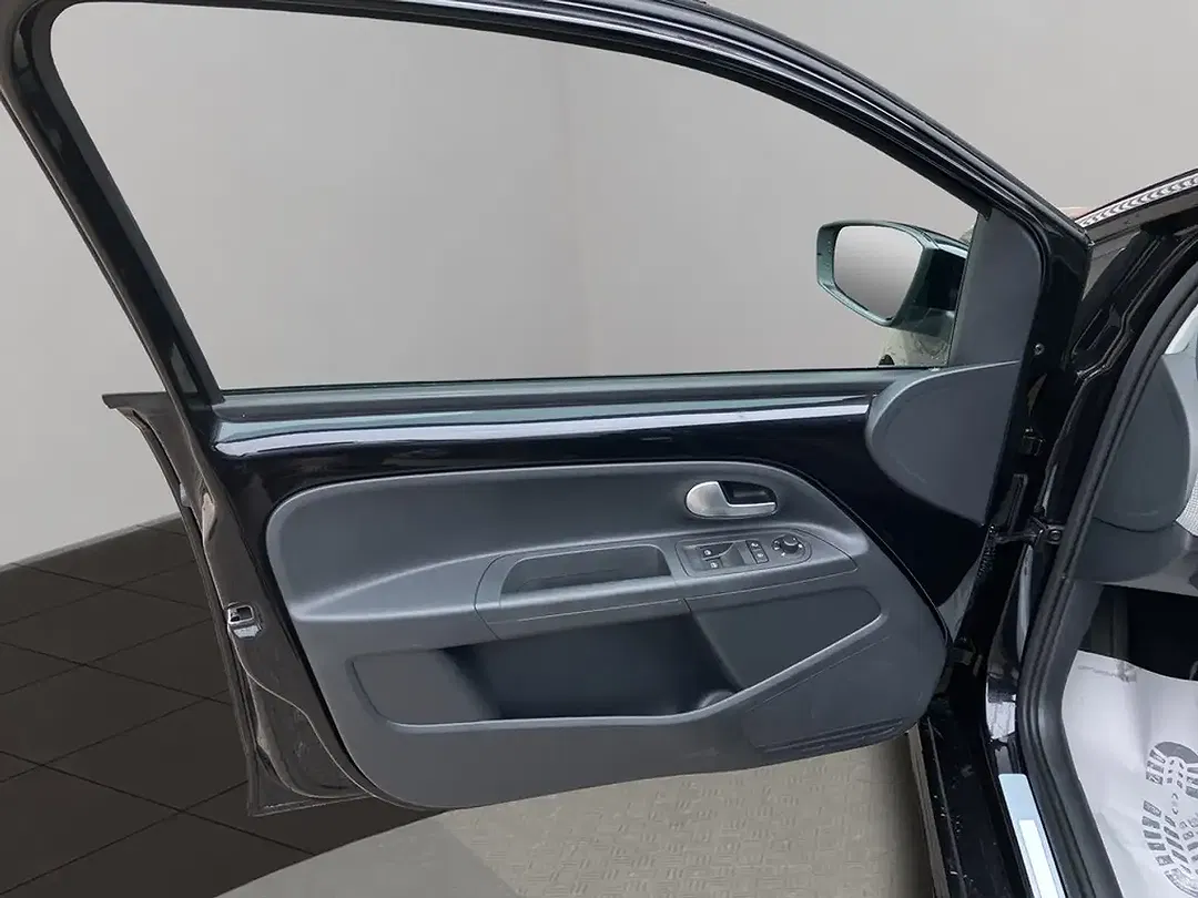 Volkswagen e-up! Style Plus - Thumbnail 10