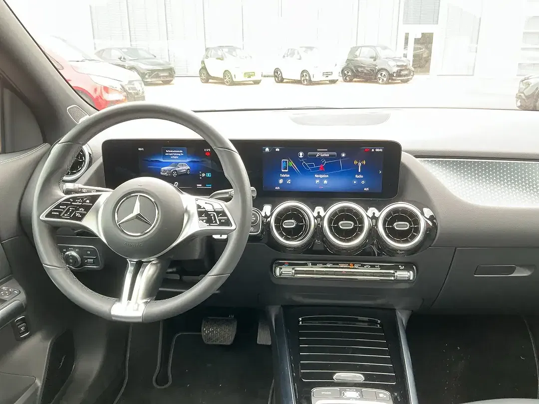 Mercedes-Benz GLA 180 - Thumbnail 10