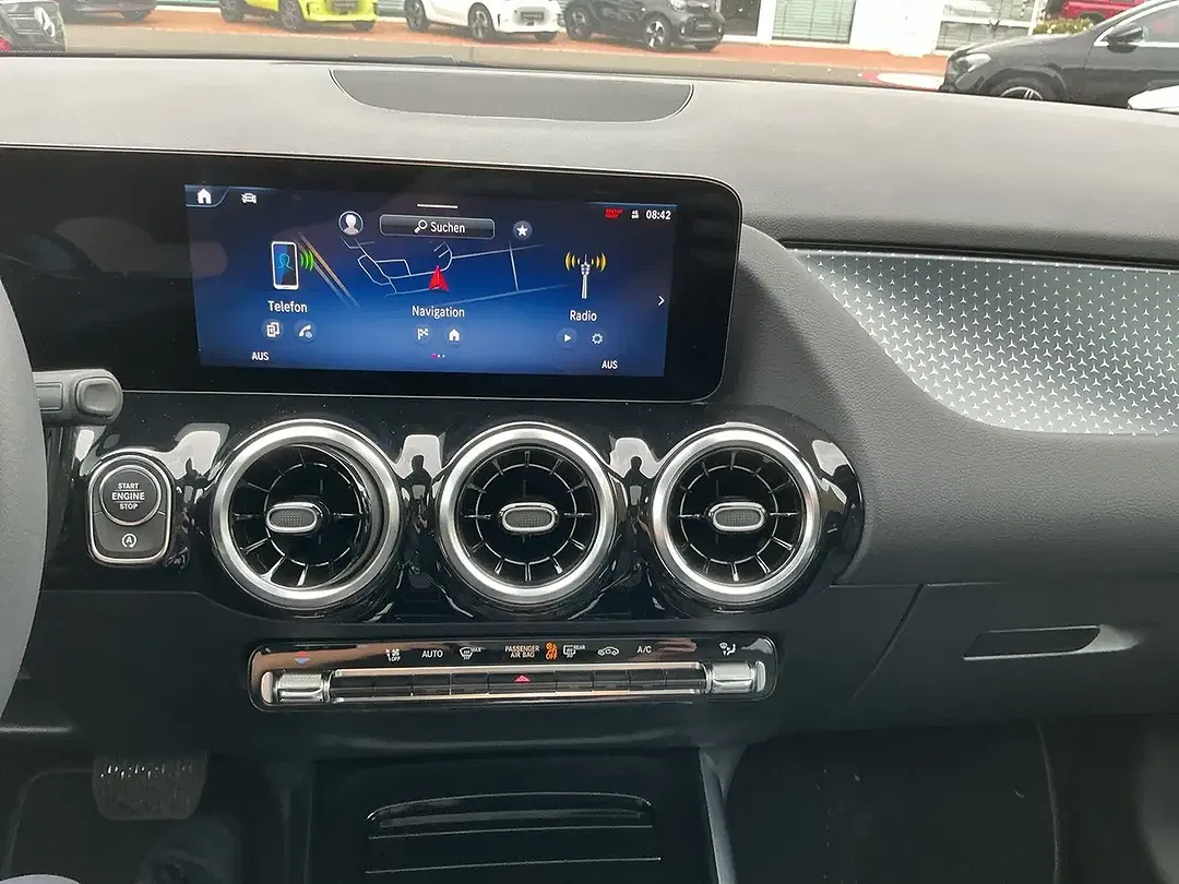 Mercedes-Benz GLA 180 - Thumbnail 14