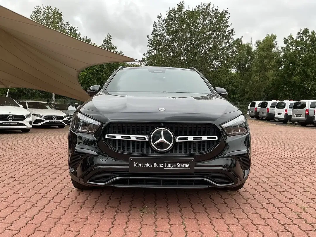 Mercedes-Benz GLA 180 - Thumbnail 1