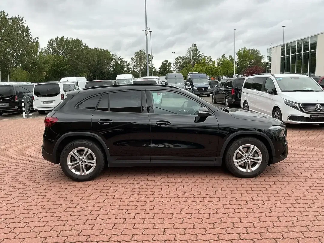 Mercedes-Benz GLA 180 - Thumbnail 7