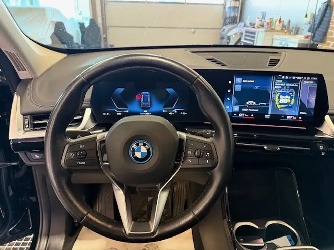 BMW iX1 xDrive - Thumbnail 6