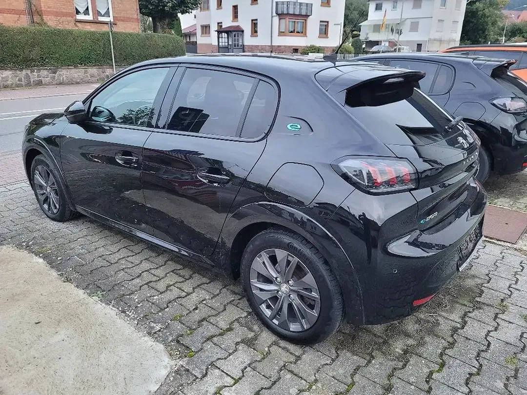 Peugeot 208 Allure Pack - Thumbnail 3