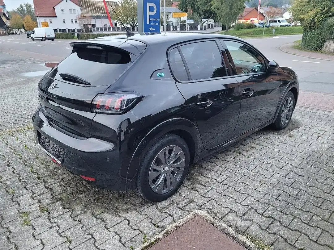 Peugeot 208 Allure Pack - Thumbnail 4