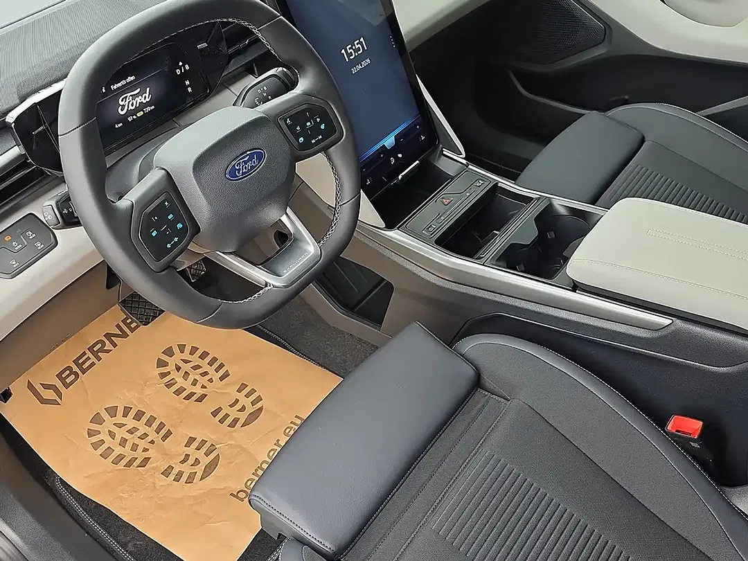 Ford Explorer - Thumbnail 11