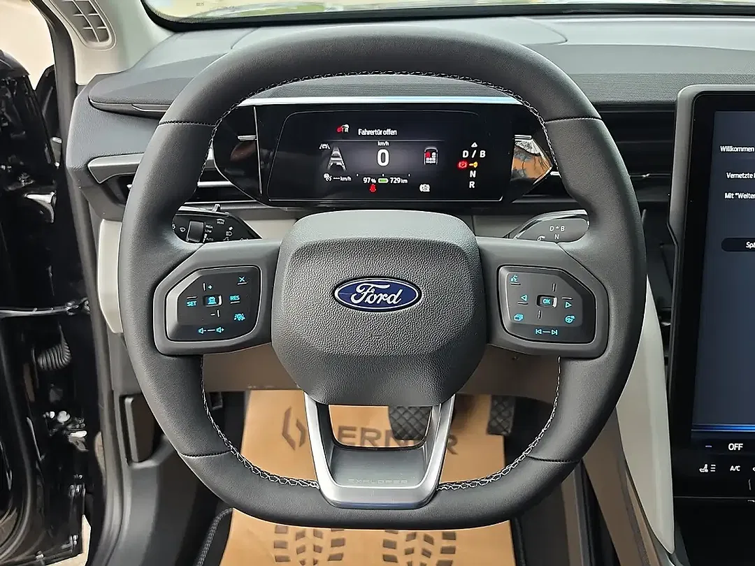 Ford Explorer - Thumbnail 13