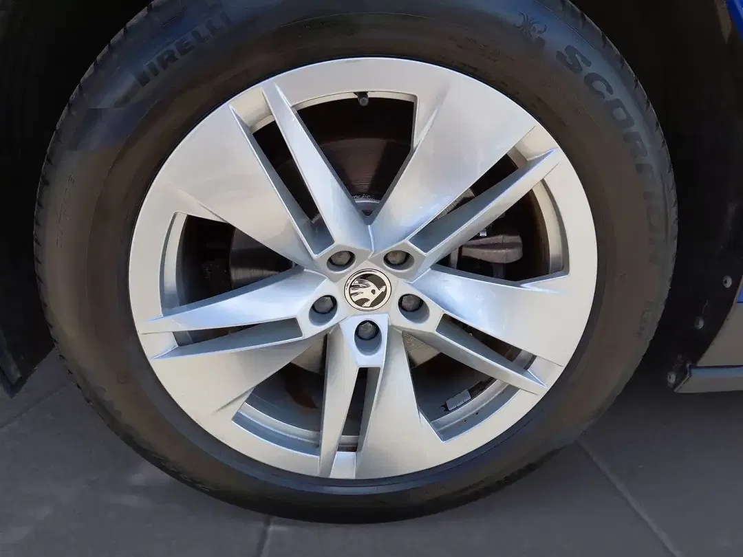 Skoda Enyaq iV - Thumbnail 6