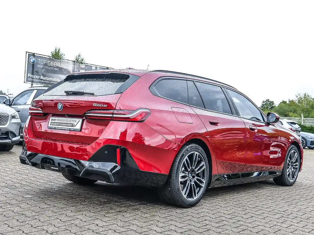 BMW 550 xDrive Touring M Sport - Thumbnail 2