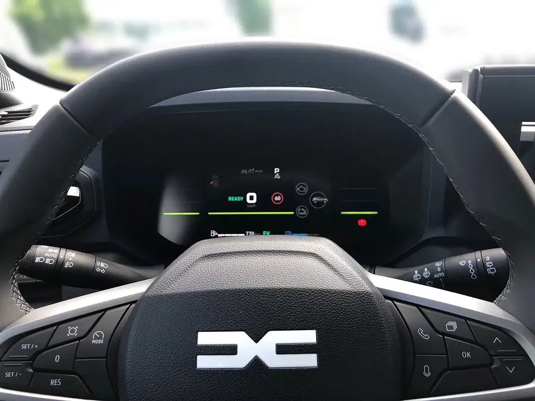 Dacia Duster Hybrid Journey - Thumbnail 7