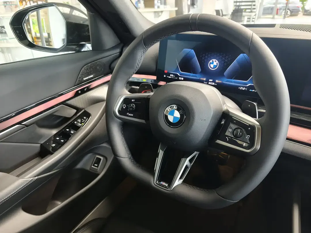 BMW 520 xDrive M Sport Touring - Thumbnail 9