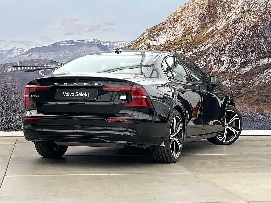 Volvo S60 T8 Plus Dark - Thumbnail 3