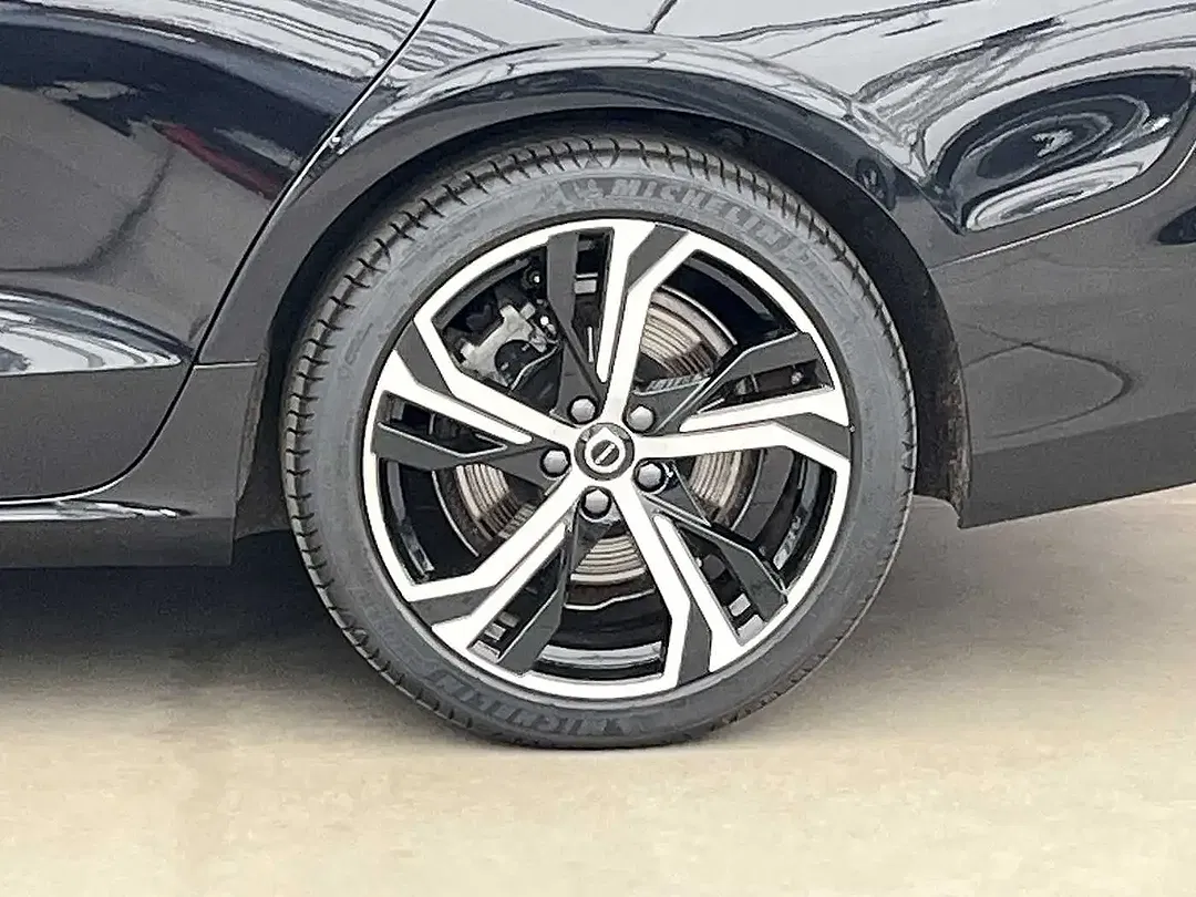 Volvo S60 T8 Plus Dark - Thumbnail 4