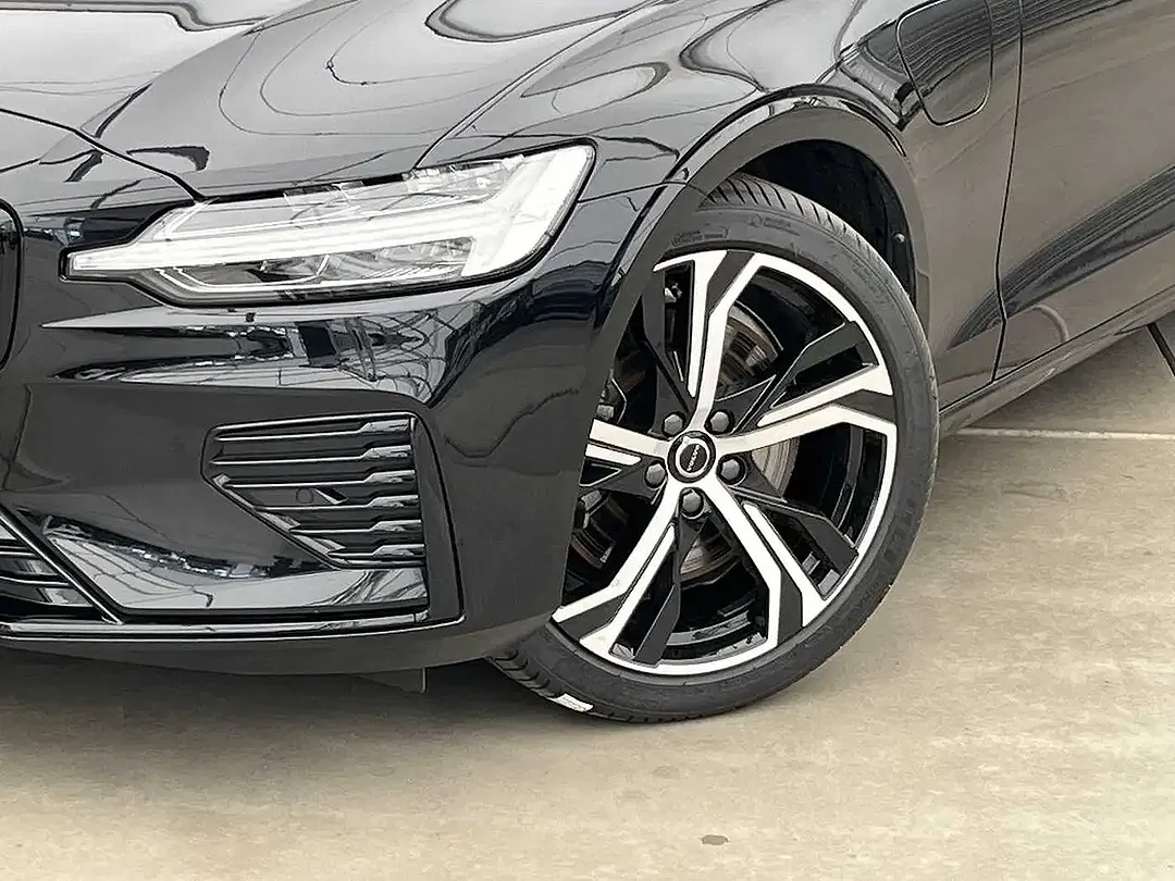 Volvo S60 T8 Plus Dark - Thumbnail 5
