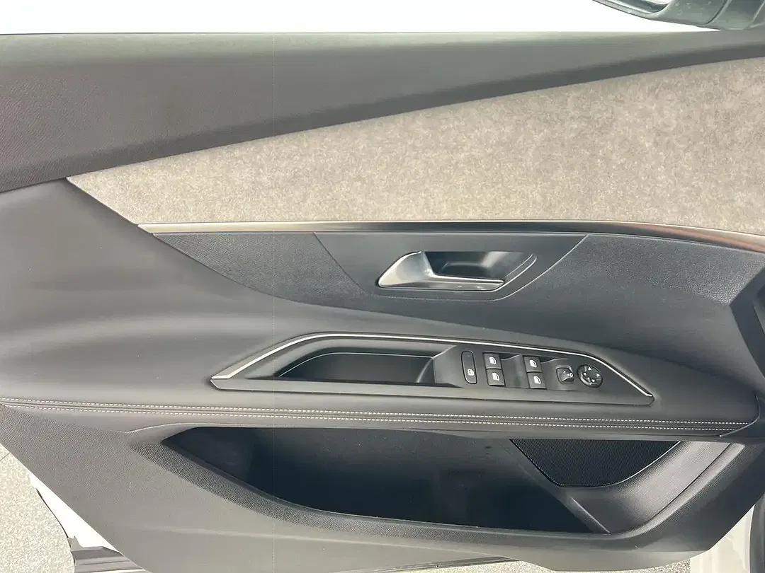 Peugeot 3008 Hybrid GT - Thumbnail 11