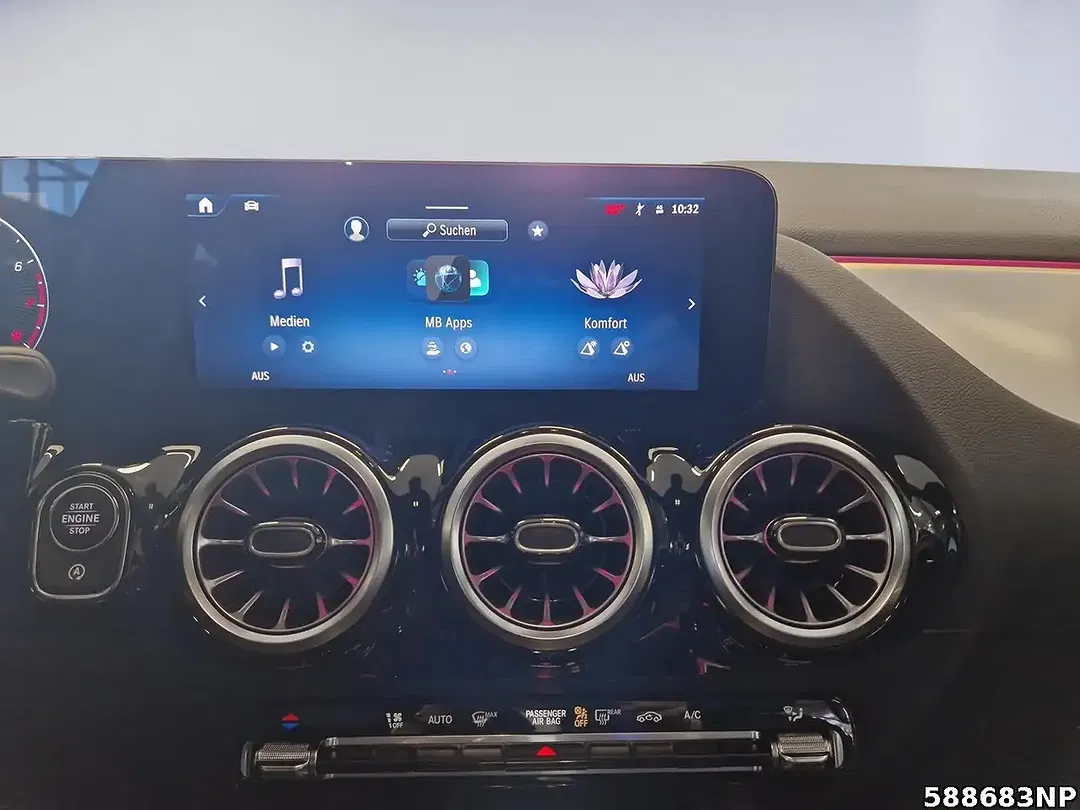 Mercedes-Benz GLA 200 - Thumbnail 11