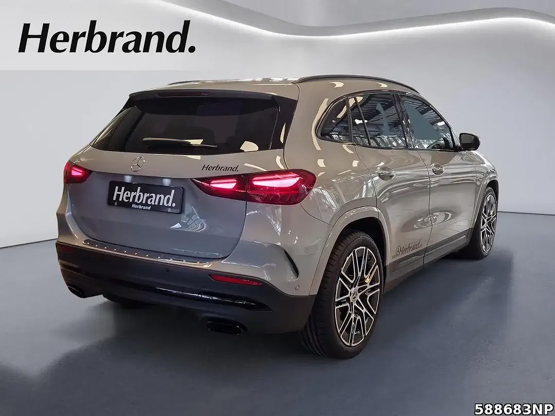 Mercedes-Benz GLA 200 - Thumbnail 3