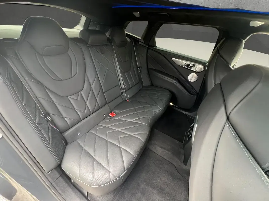 BMW XM Lounge - Thumbnail 6