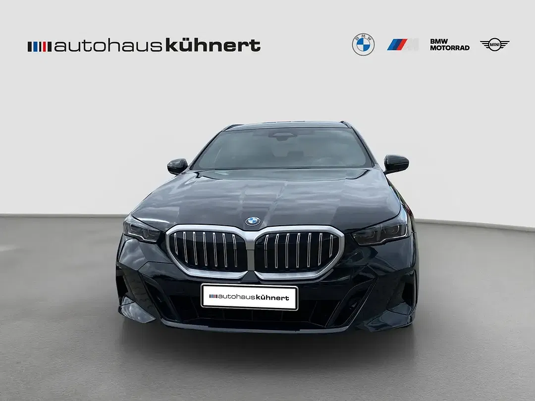 BMW 520 xDrive Touring M Sport - Thumbnail 2
