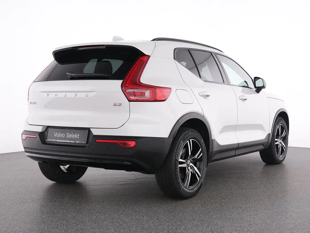 Volvo XC40 B3 Plus Dark - Thumbnail 2