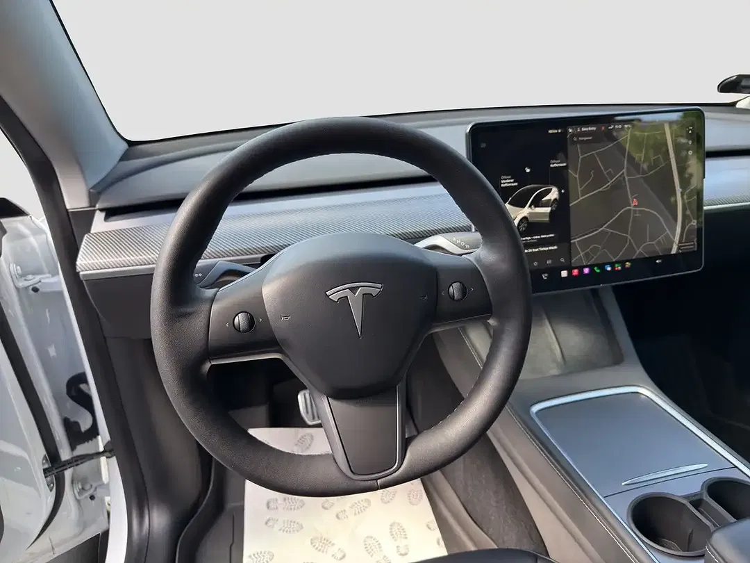 Tesla Model Y AWD Dual Motor Long Range - Thumbnail 10