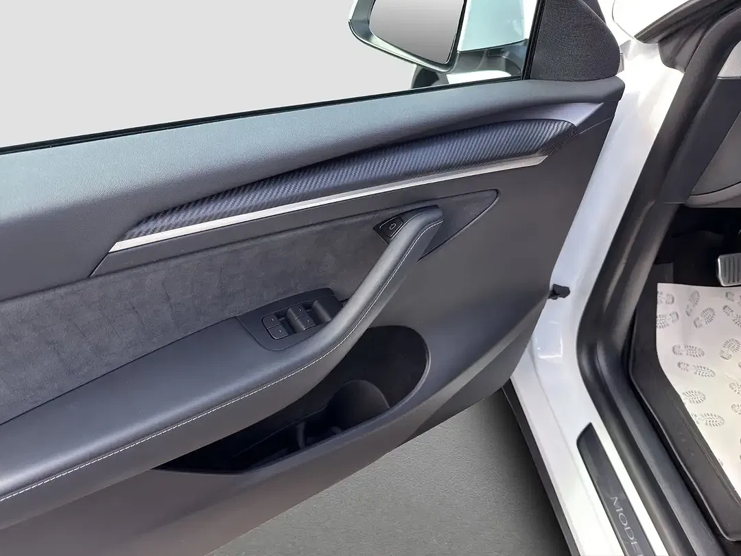 Tesla Model Y AWD Dual Motor Long Range - Thumbnail 11