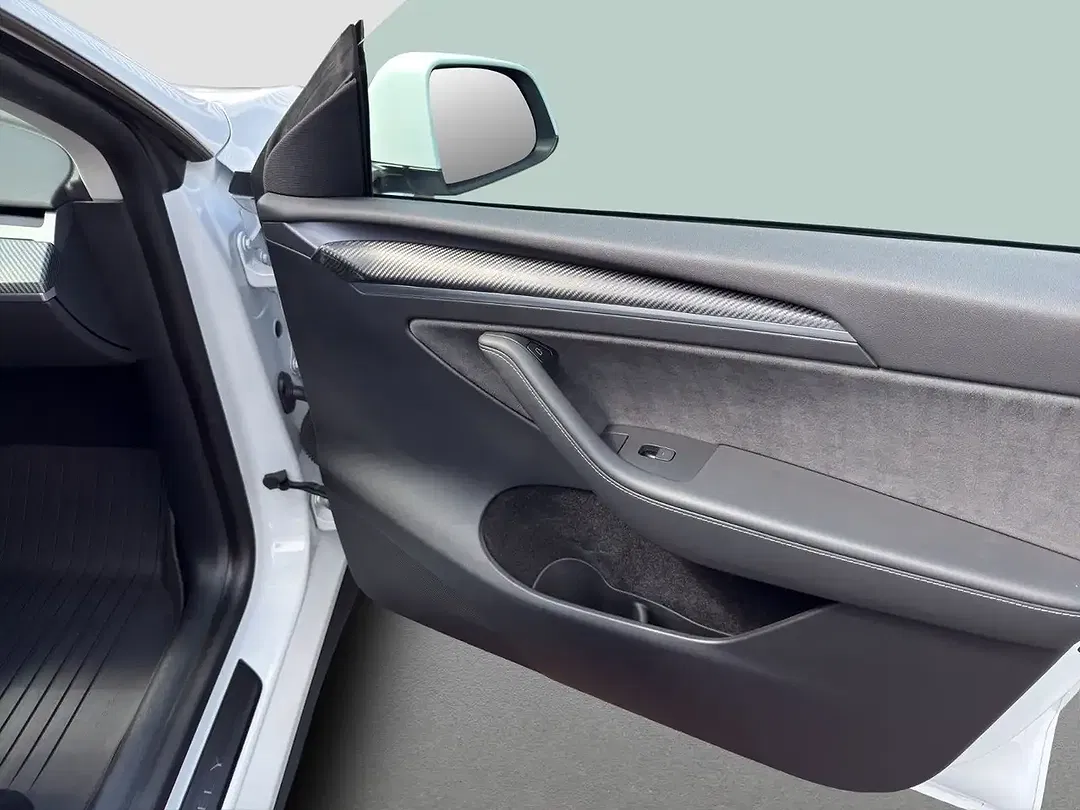 Tesla Model Y AWD Dual Motor Long Range - Thumbnail 16