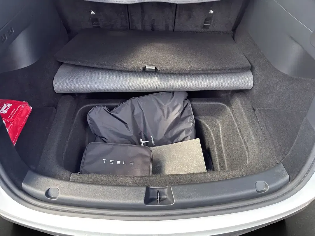 Tesla Model Y AWD Dual Motor Long Range - Thumbnail 18