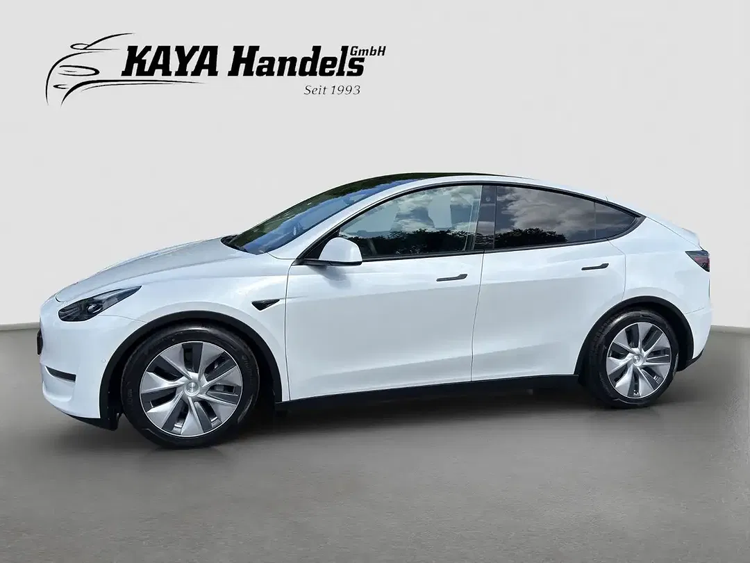 Tesla Model Y AWD Dual Motor Long Range - Thumbnail 4