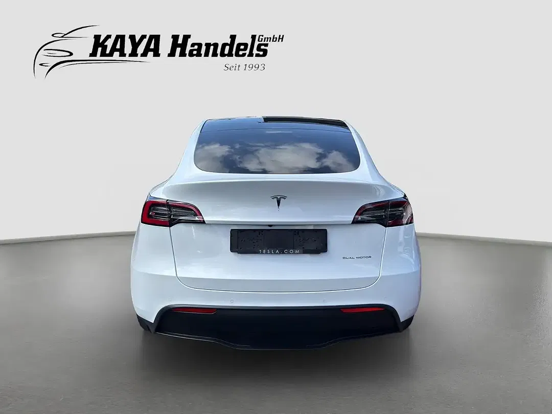 Tesla Model Y AWD Dual Motor Long Range - Thumbnail 6