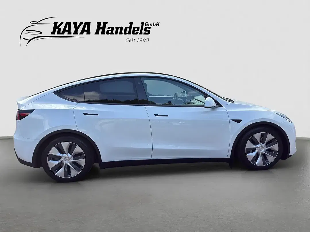 Tesla Model Y AWD Dual Motor Long Range - Thumbnail 8