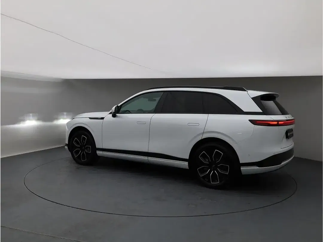Xpeng G9 RWD Long Range MY2025 - Thumbnail 4