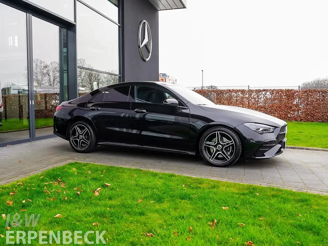 Mercedes-Benz CLA 200 AMG Night - Thumbnail 4