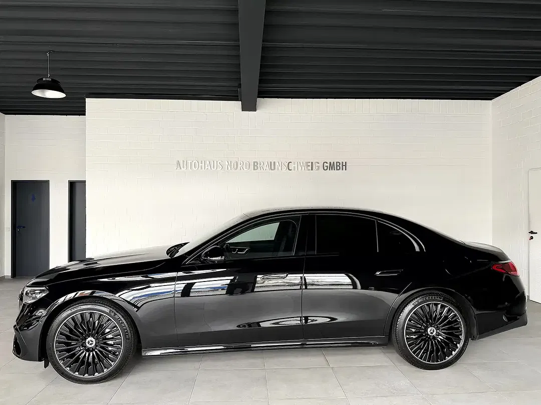Mercedes-Benz E 300 AMG Line Night - Thumbnail 3