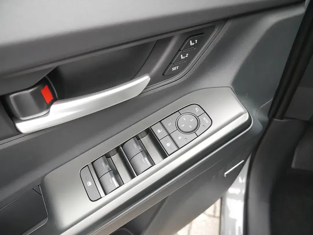 Subaru Uncharted AWD Platinum Plus - Thumbnail 6