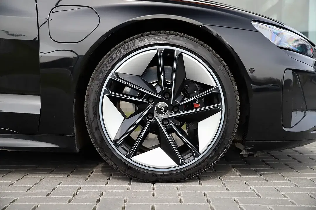 Audi e-tron GT 60 - Thumbnail 10