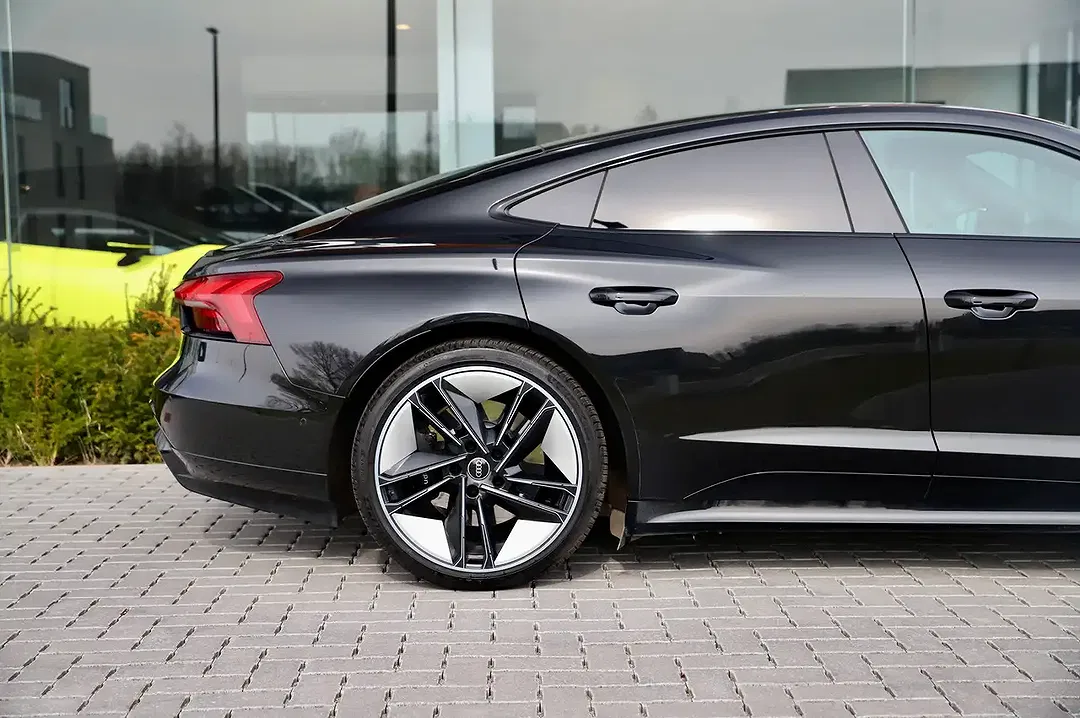 Audi e-tron GT 60 - Thumbnail 7