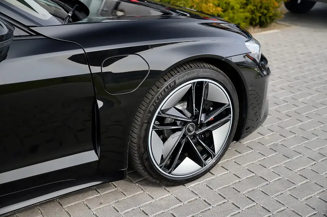 Audi e-tron GT 60 - Thumbnail 9