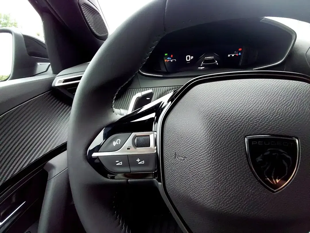 Peugeot 2008 130 PureTech Allure - Thumbnail 12