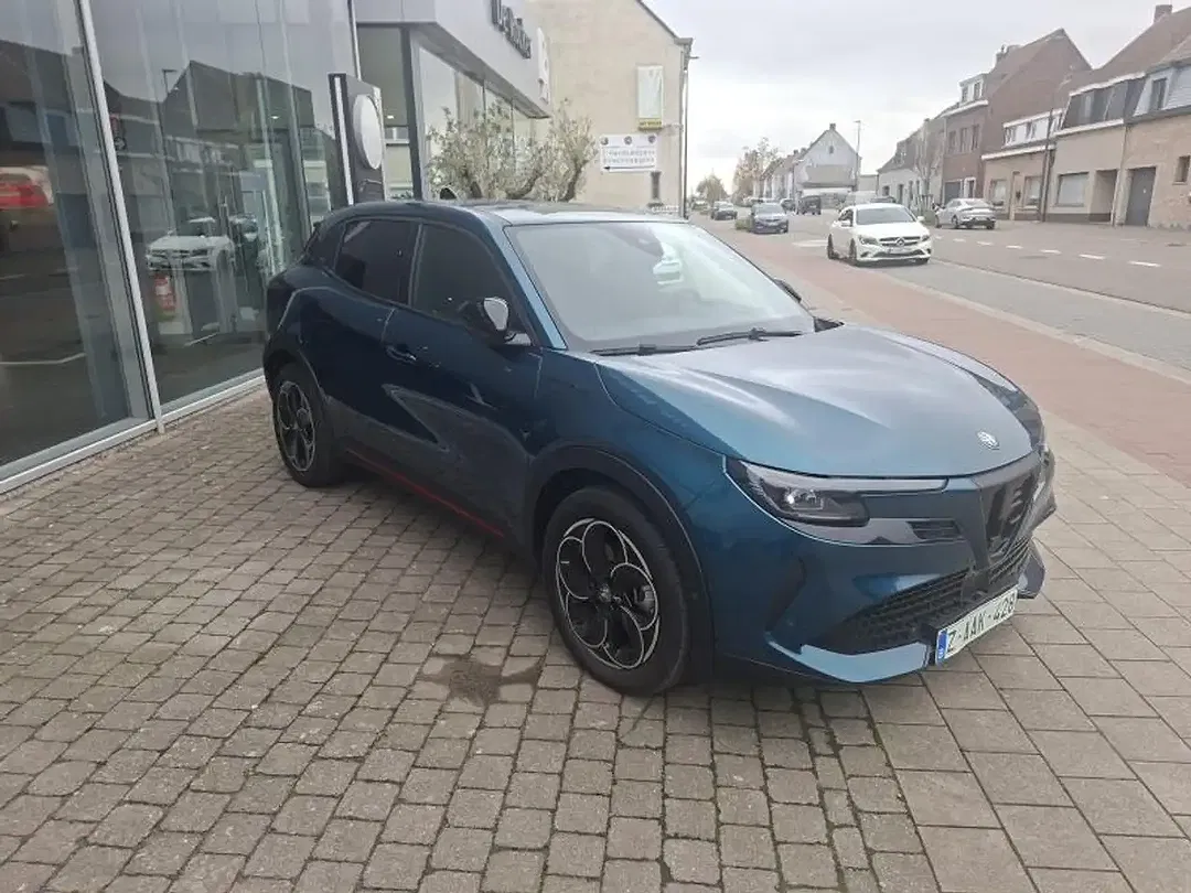 Alfa Romeo Junior BEV Speciale - Thumbnail 4