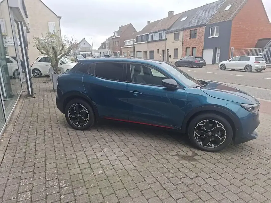 Alfa Romeo Junior BEV Speciale - Thumbnail 6