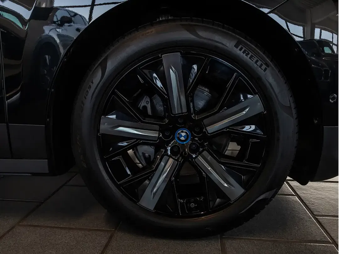 BMW iX xDrive - Thumbnail 9