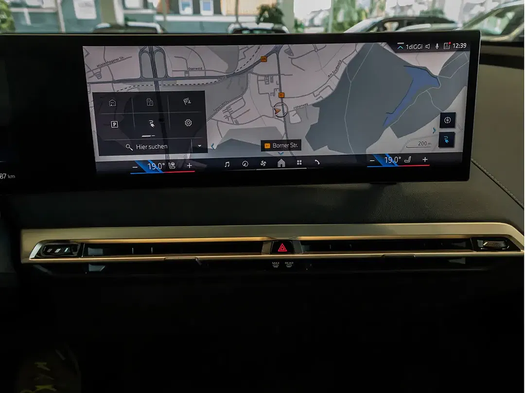 BMW iX xDrive - Thumbnail 13