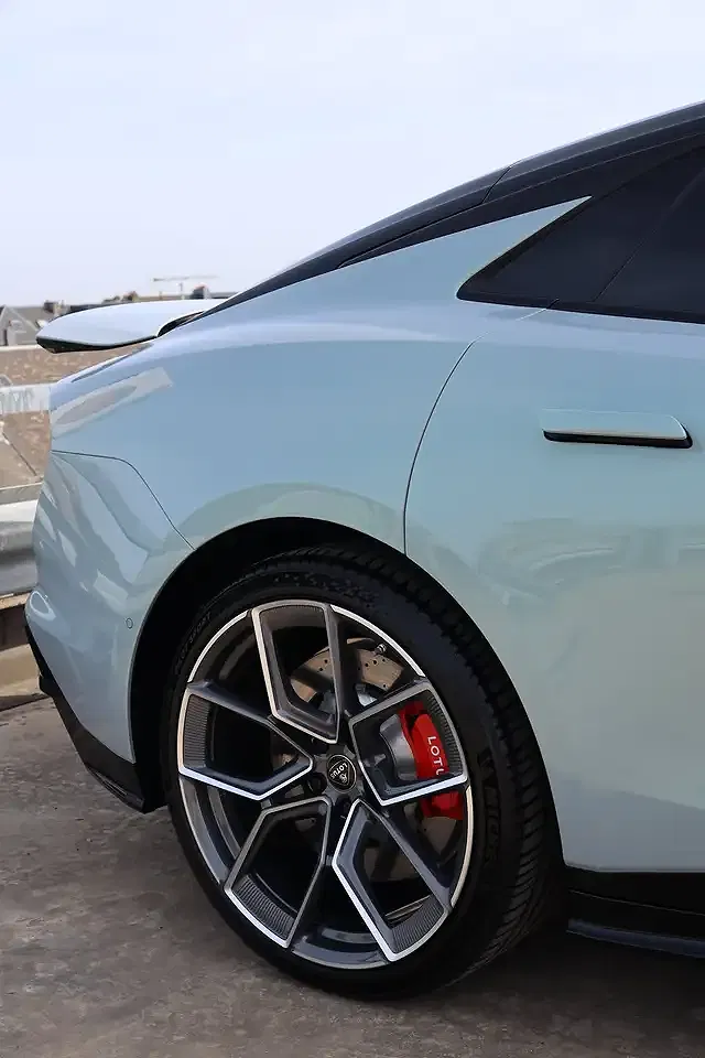 Lotus Emeya S - Thumbnail 11