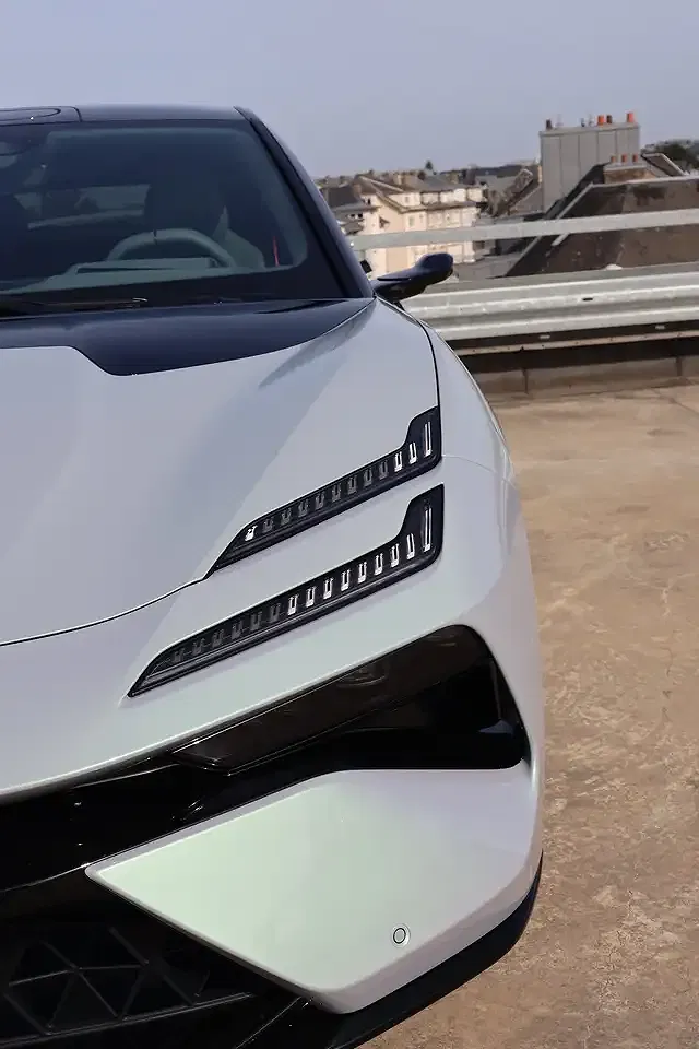 Lotus Emeya S - Thumbnail 9